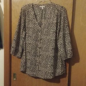 Maurices leopard print 3/4 gathered sleeve top. Size XL